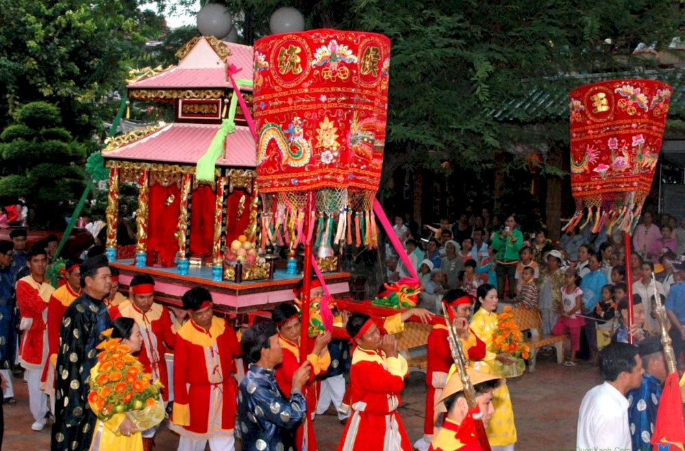 The Dinh Cau Festival features many unique cultural activities 